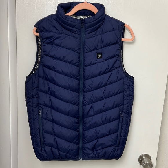 Other - ❄️HP❄️ 9/29 NWOT Puffy Vest- rechargeable USB heating ability